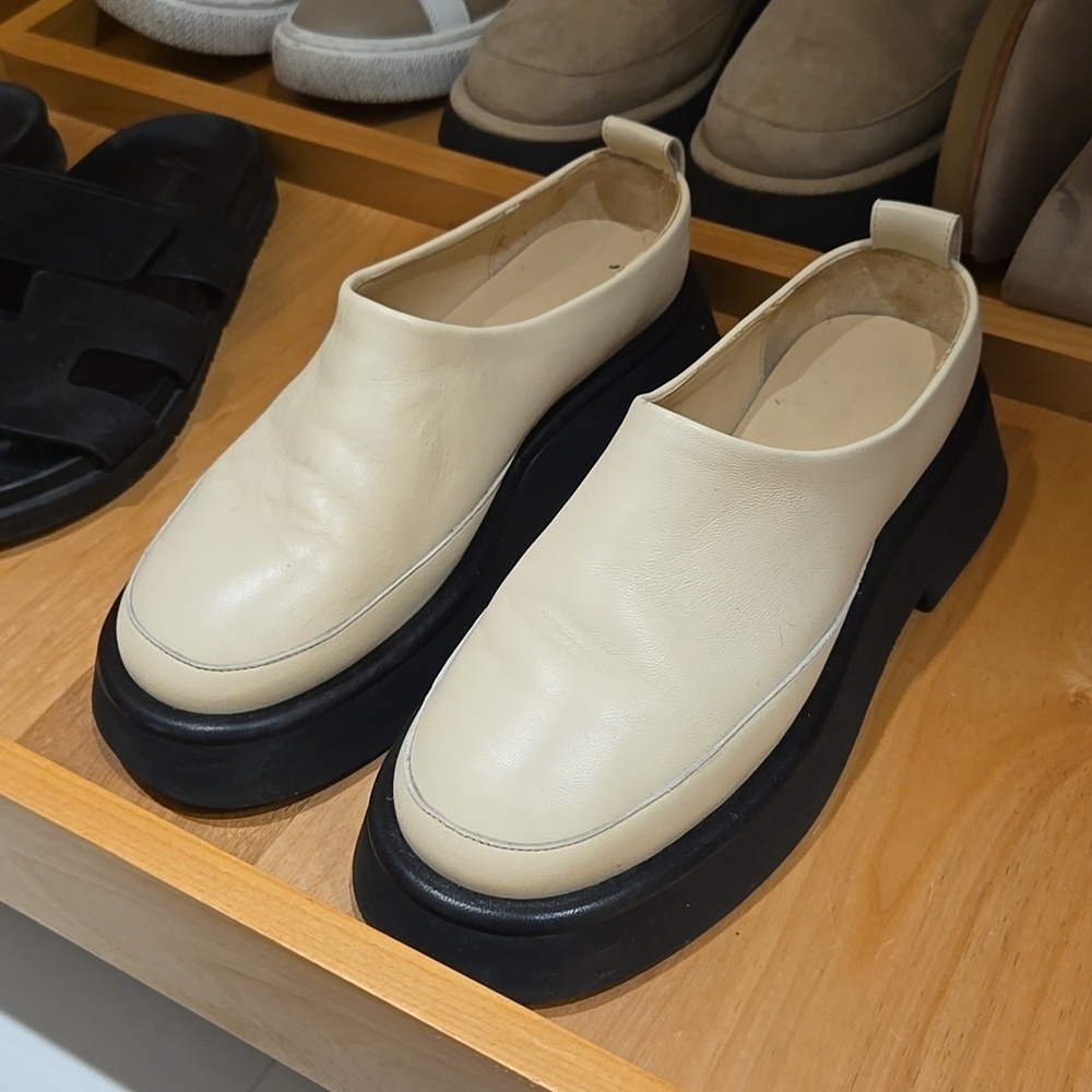 Wandler neutral leather makes, size 7, good condition